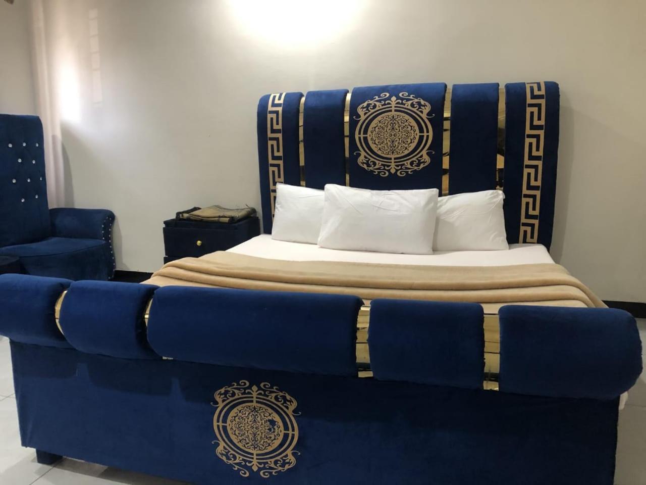 Hotel Islamabad Crown Равалпинди Экстерьер фото